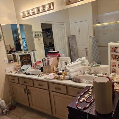 Sale Photo Thumbnail #13: Bathroom Items