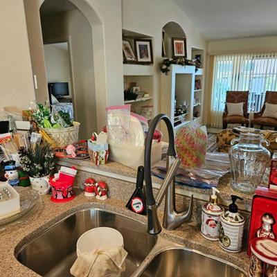 Sale Photo Thumbnail #130: Kitchen Items