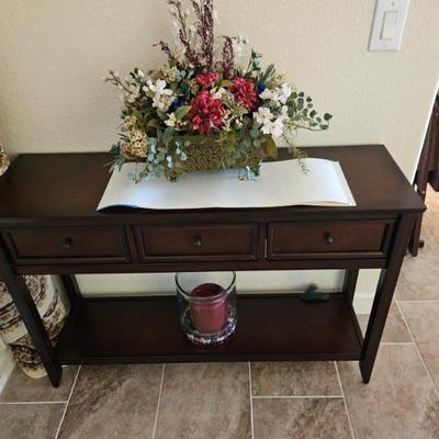 Sale Photo Thumbnail #45: Entry Table