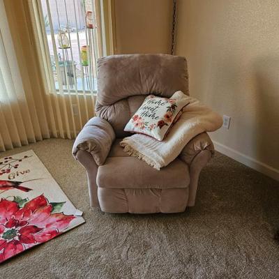 Sale Photo Thumbnail #21: recliner Chair Nice!