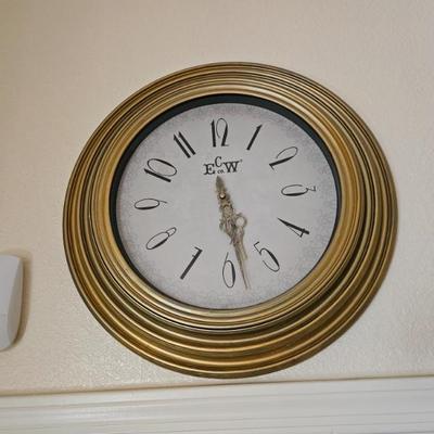 Sale Photo Thumbnail #43: Wall Clock