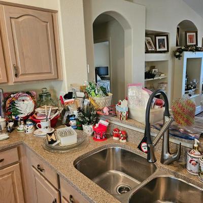 Sale Photo Thumbnail #128: Kitchen Items