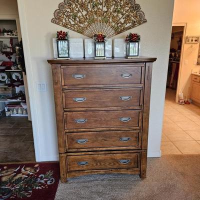 Sale Photo Thumbnail #18: Dresser