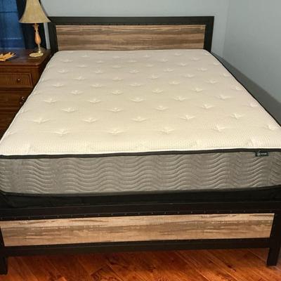 Modern Wood-Look & Metal Queen Bedframe
