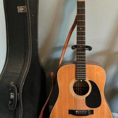 Miranda 240FK Acoustic Guitar w/ Case & Stand