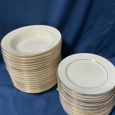 Homer Laughlin 8” Bowls And 7” Plates Quantity 18