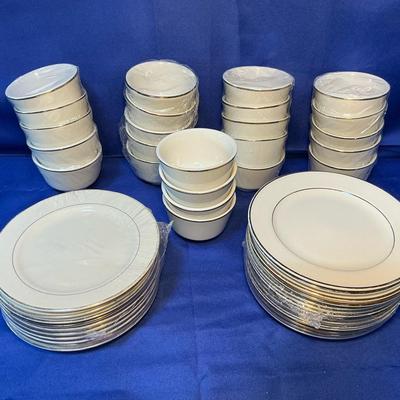 Homer Laughlin Classic Gold Rim China (24 Soup Cups, 24 Bread Plates) (MRO4)