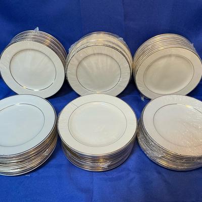 Homer Laughlin Classic Gold Rim China Bread Plates (24 Count) (MRO7)