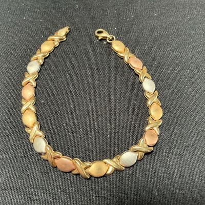 7.5” Hugs And Kisses Tri-color Gold 