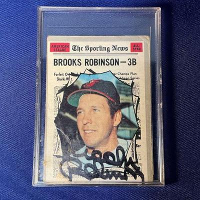 Brooks Robinson Autographed Topps Baseball Card 