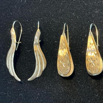 14k Gold Diamond Cut Earrings (2 Pairs) (2 Grams Total)
