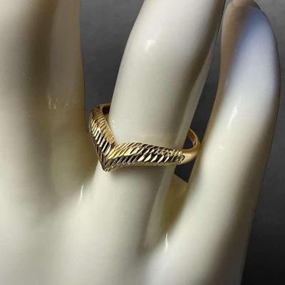 14k Gold Chevron Ring (Size 6.5) (1.60 Grams)