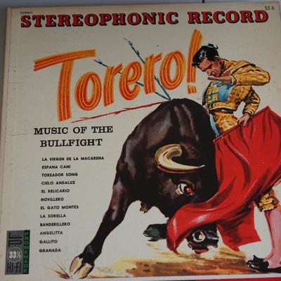 Large collection of 33's to include many classical and musical. 