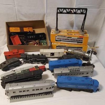 Electric Train Cars and Accessories 