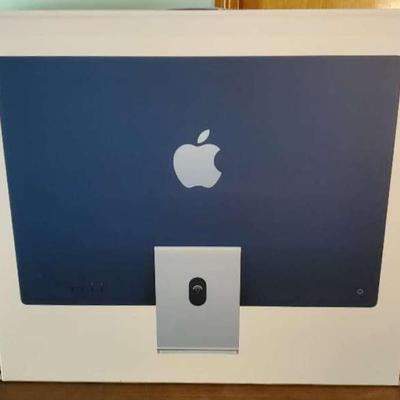 iMac w/ Apple M1 Chip - New in Box (256GB SSD, 8GB Unified Memory, 8 Core CPU)