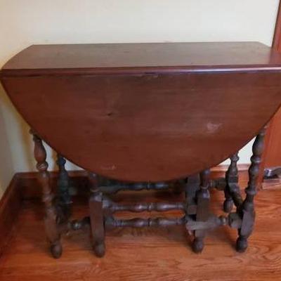 Antique Drop Leaf Gate Leg Table
