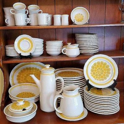Franciscan Earthware Dish Set
