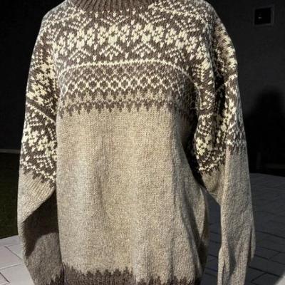 Rapaki mahana wool sweater