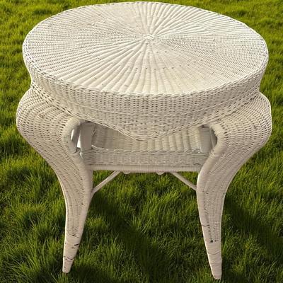 Round american wicker accent table