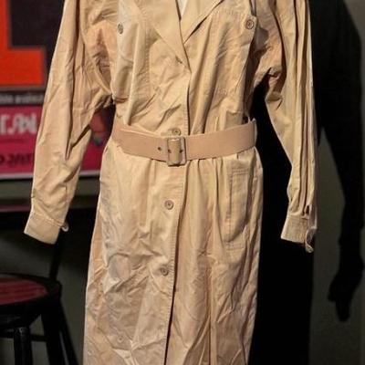 Guy laroche trench coat
