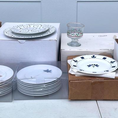 Mystery Lot Of Holiday Dishes 