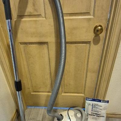 Samsung Easy 1300 Canister Vacuum And Bags
