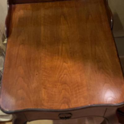 Vintage Victoria Table With Claw Feet With One Drawer 