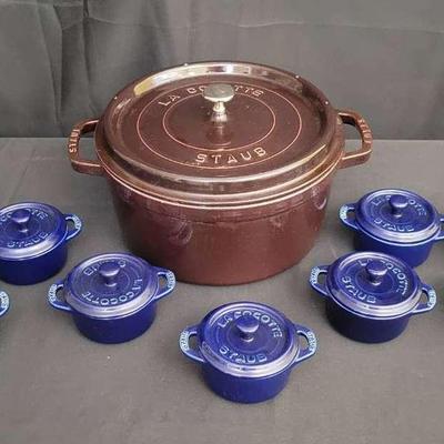 Staub La Cocotte Cast Iron Cookware Set | 1 Large Cocotte & 9 Mini Cocottes