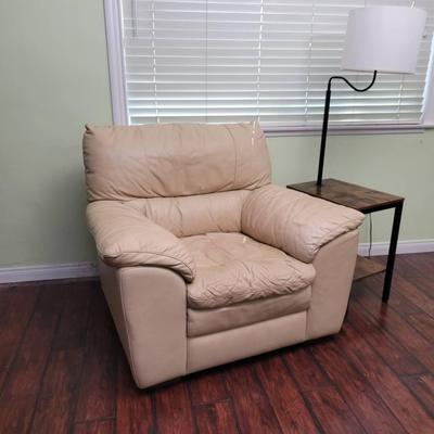 Cream Leather Armchair with Side Table Lamp | Comfortable Seating Set