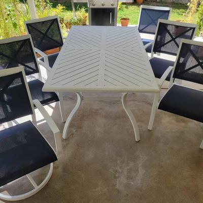 Sunbrella Outdoor Patio Chairs & Powder Coated Aluminum Table