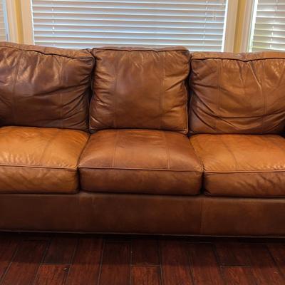 Thomasville Leather 3-Seater Couch | Rolled Arms, Nailhead Trim & Classic Design