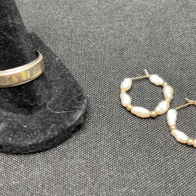 White Gold 14K Band 3.94g | Yellow Gold 14k Freshwater Pearl Earrings Stamped 1.56g