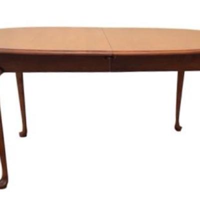 Ethan Allen Oval Dinning Room Table W/two Leafs