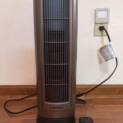 Lasko Movable Air Ceramic Heater With Remote, Model 5538, Lot 1