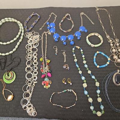 Sale Photo Thumbnail #677