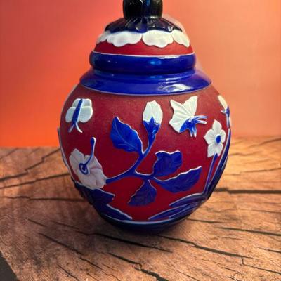 Red, white and blue Chinese Peking glass ginger jar, late 19th/early 20th century