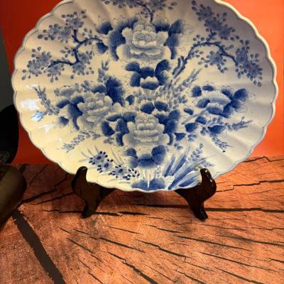 Vintage Chinese and Japanese porcelain vases, jars and plates