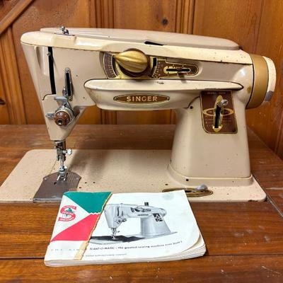 vintage Singer sewing machine, works