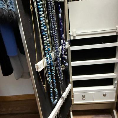 Sale Photo Thumbnail #143