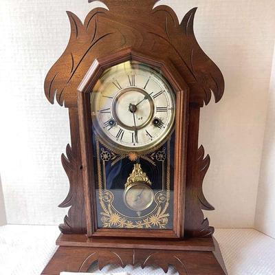 Vintage Wooden New Haven Mantle/Desk/Parlor Clock