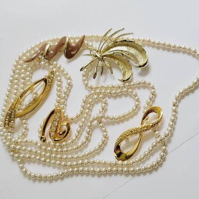 Faux Pearl and Gold Tone Costume Jewelry Lot