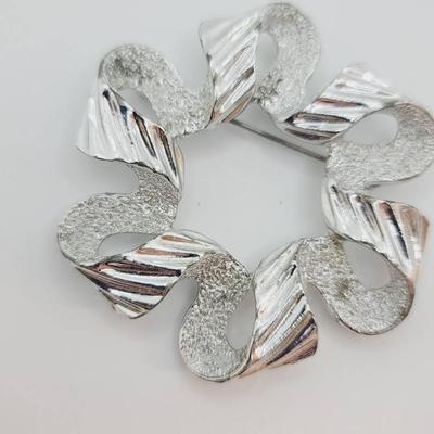 Sarah Coventry Silver Tone Floral Ribbon Wreath Pin
