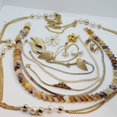 Glamma Gold Tone Vintage Jewelry  Collection 