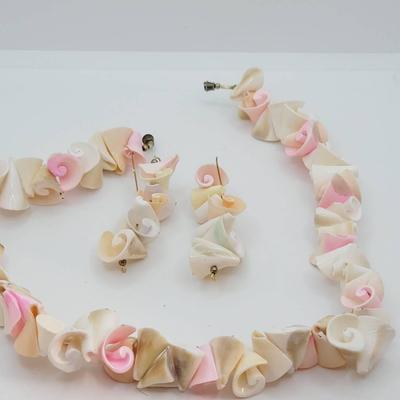 Dyed Shells Vintage Necklace and Earrings