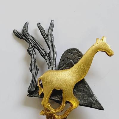 Running Giraffe Ultra Craft Gold Tone Pewter Pin Brooch