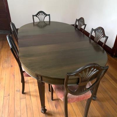 Sale Photo Thumbnail #45: Vtg. Hepplewhite dining table w/ set of six shield back chairs