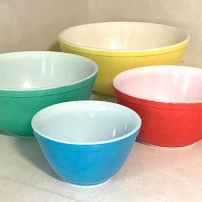 Sale Photo Thumbnail #43: Classic Pyrex nest of bowls