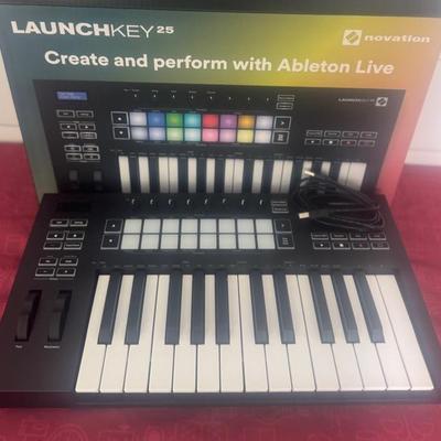 Novation Launchkey 25 MIDI Keyboard Controller