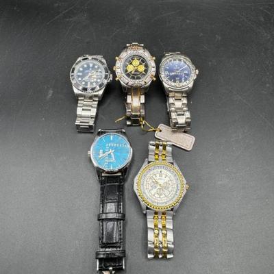Assorted Wristwatches in Vintage & Modern Styles