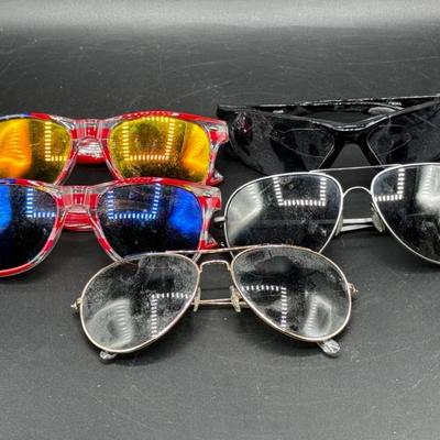 “Shades of the Past – 5 Pairs of Vintage Sunglasses from the ’70s–’90s